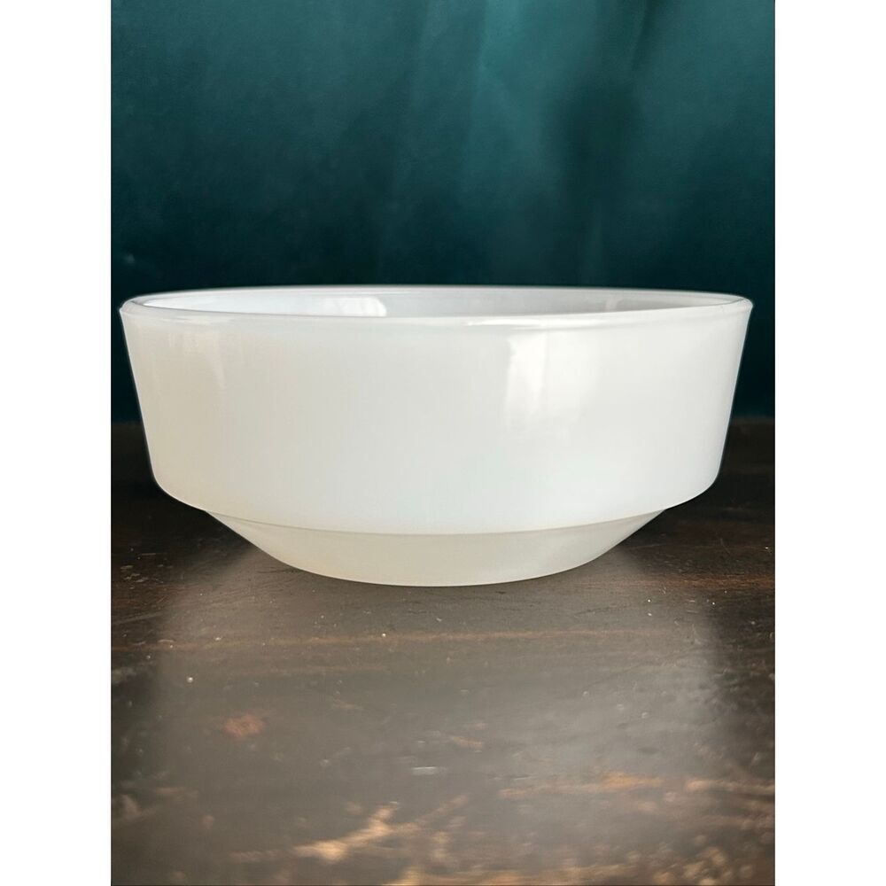 Vintage Federal White Milk Glass Berry Fruit Oatmeal Bowl